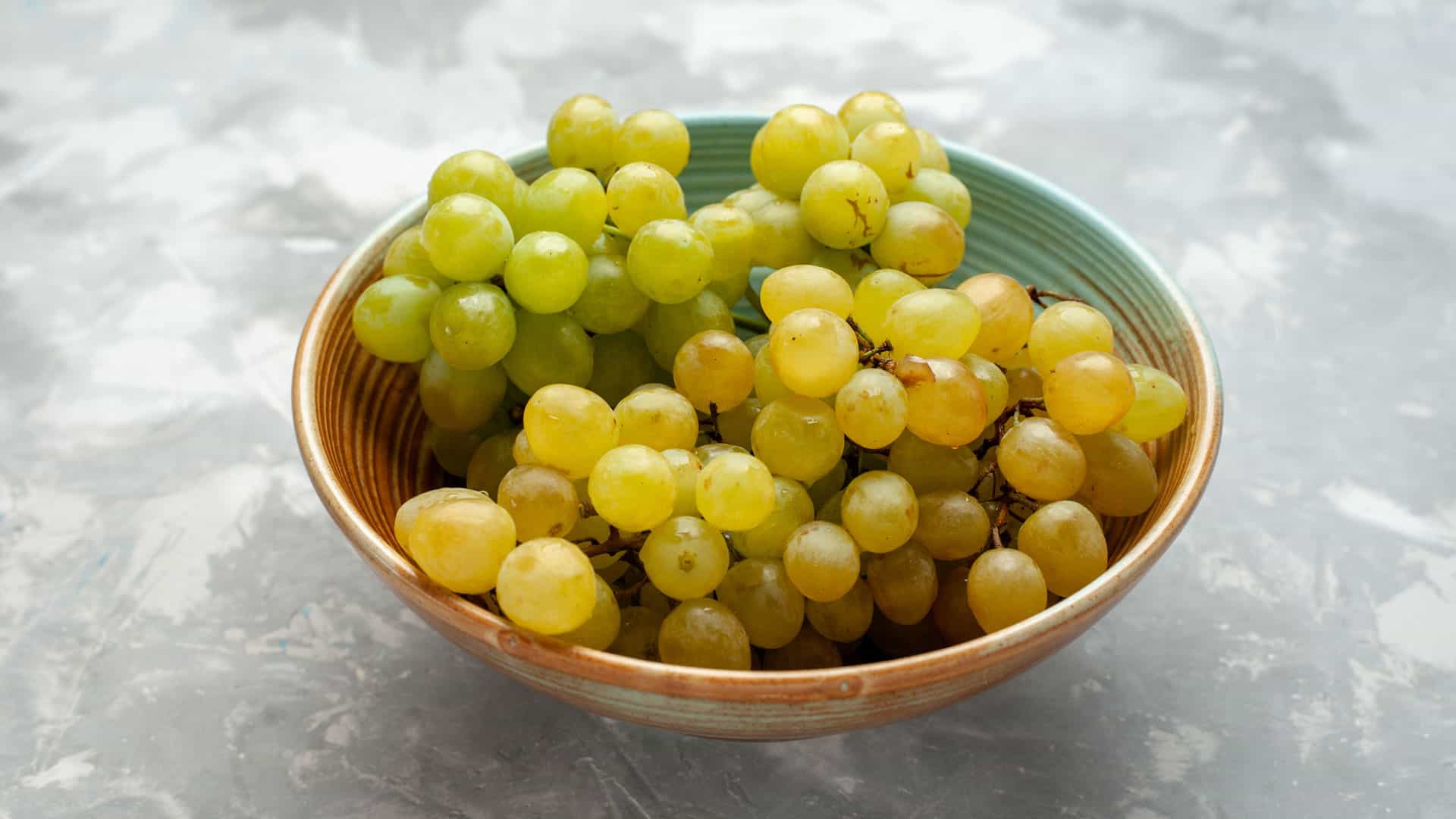Entdecken Sie den Ermitage Wein: Ein Guide für Weinfreunde 8 ermitage weissweintraube in einer schale