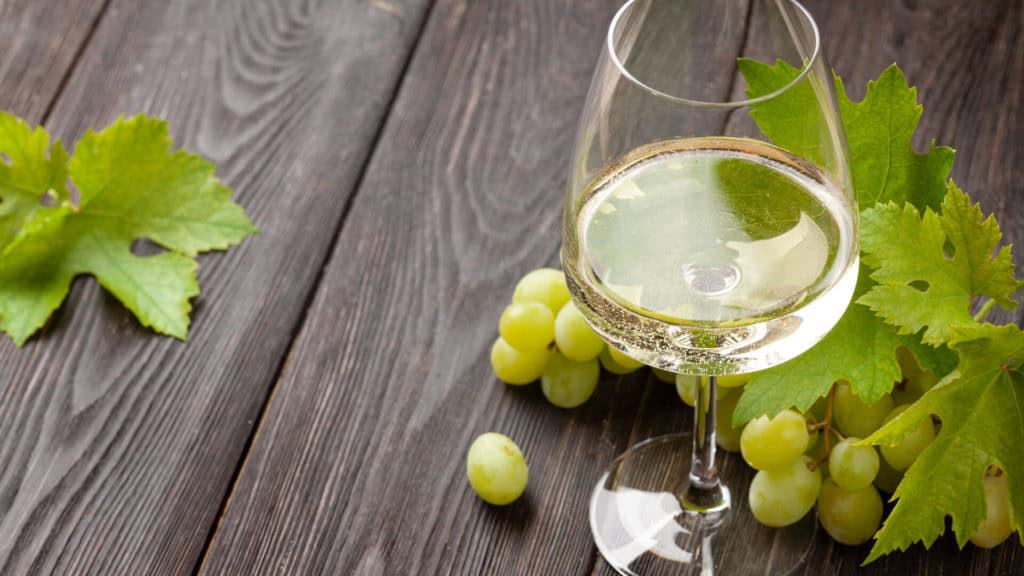 Glas Petite Arvine-Weisswein – ausgeprägtes Aroma und Frische