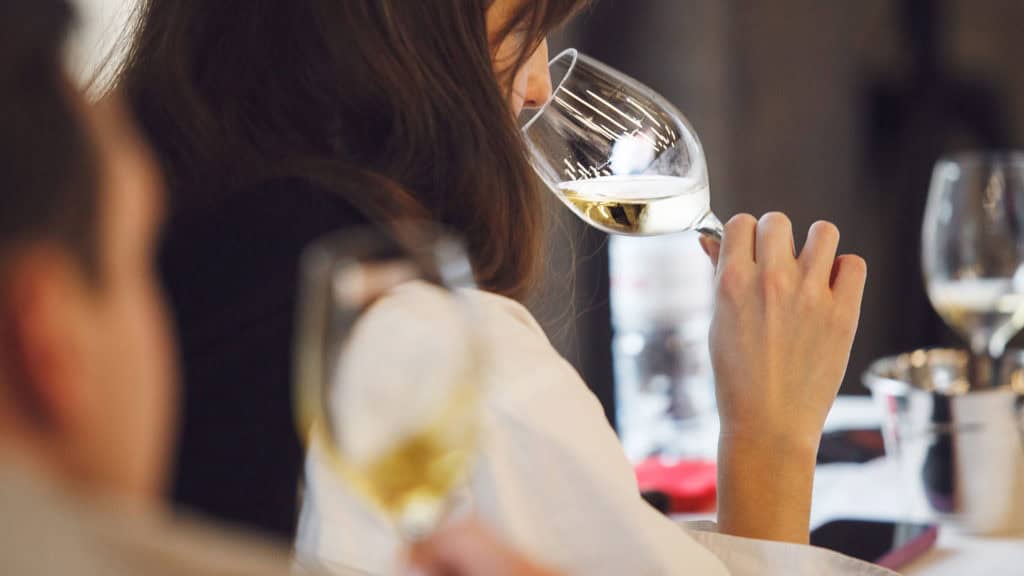 Pinot Blanc-Weisswein im Glas – fruchtiges und frisches Geschmacksprofil