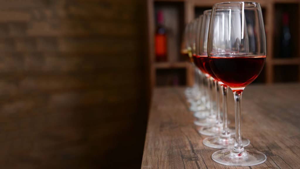 Mehrere Rotweingläser – Vergleich verschiedener Rotweine