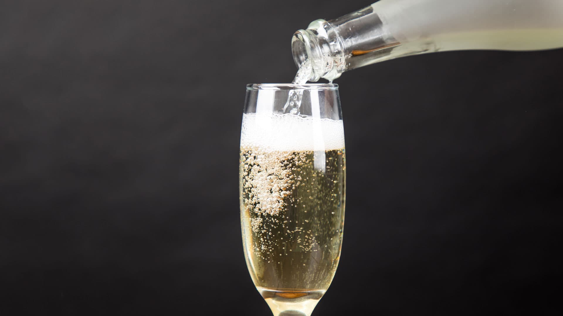 Schaumwein: Der perfekte Begleiter für jeden Anlass 6 schaumwein perlwein im glas