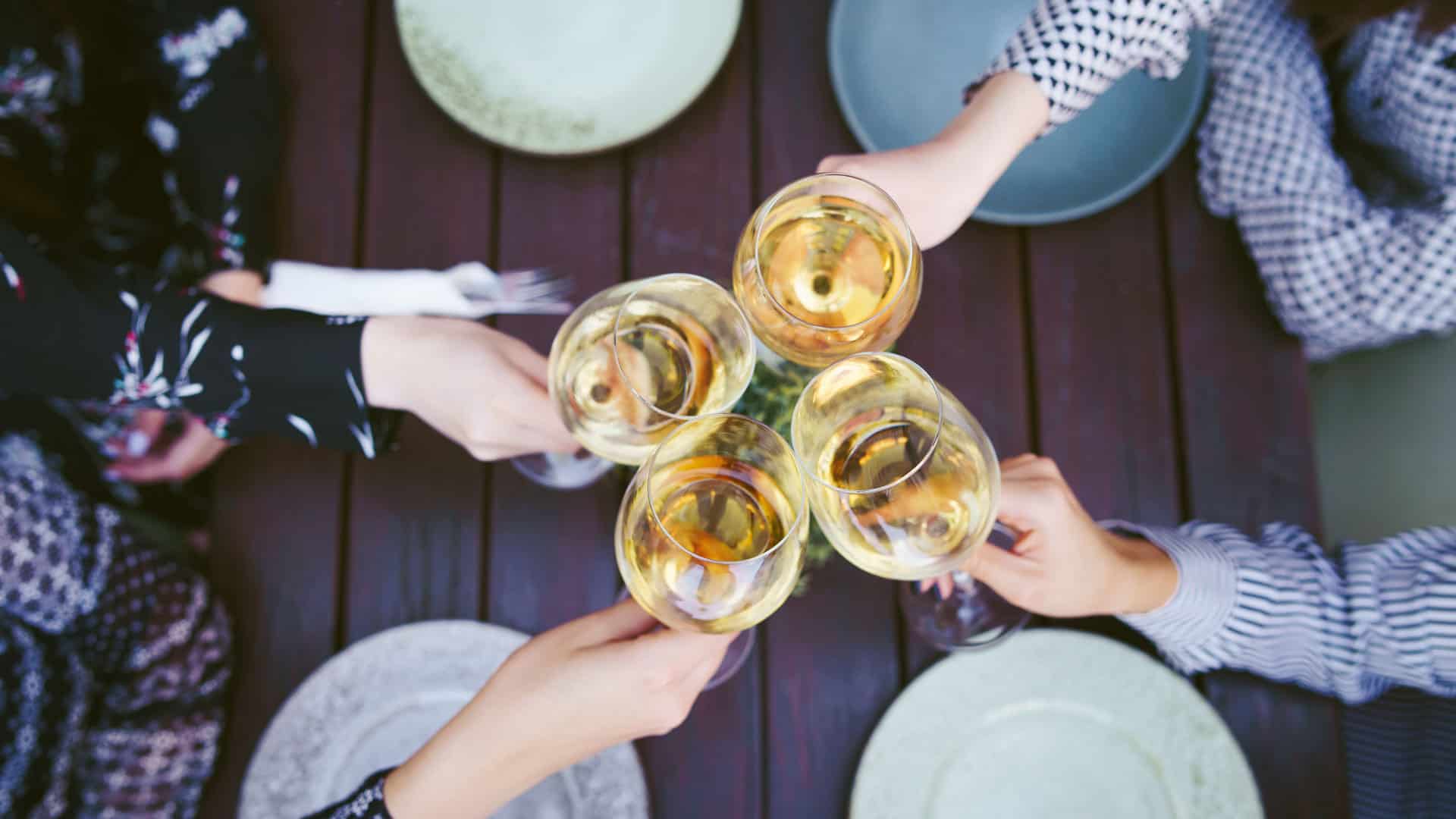 Découvrez le meilleur vin blanc pour chaque occasion 11 weisswein weinglaeser in der runde