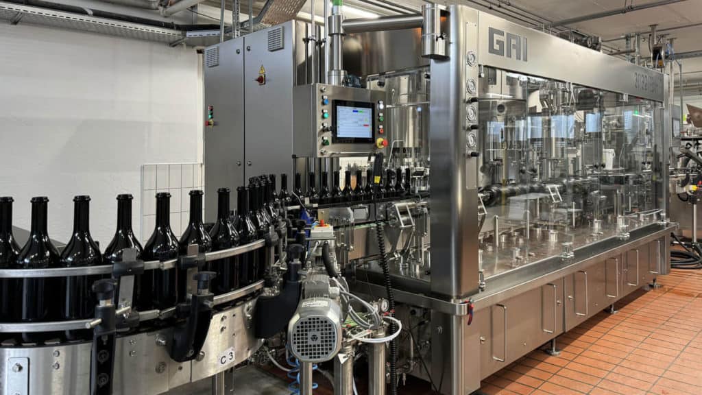 Abfüllanlage für Weissweinflaschen, Weissweinherstellung abgeschlossen