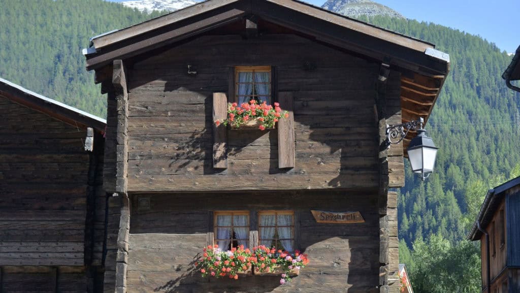 Alter Spycher in der Gemeinde Gluringen