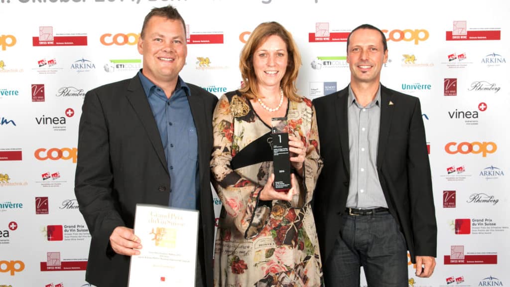 Diego, Nadia und Cedric an der Siegerehrung Grand Prix du Vin Suisse