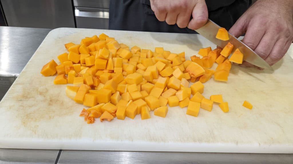 La crème de potiron de Fernando 4 tenne gluringen kuerbis wuerfel schneiden
