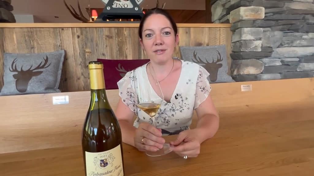 Luzia Michlig empfiehlt Wein zur Kürbiscreme in Tenne Gluringen