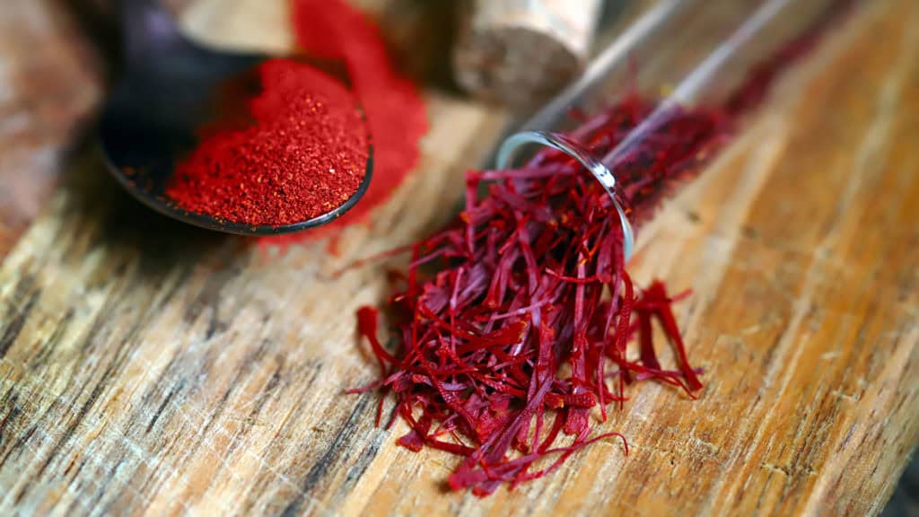 Saffron threads and saffron powder - preparation and processing