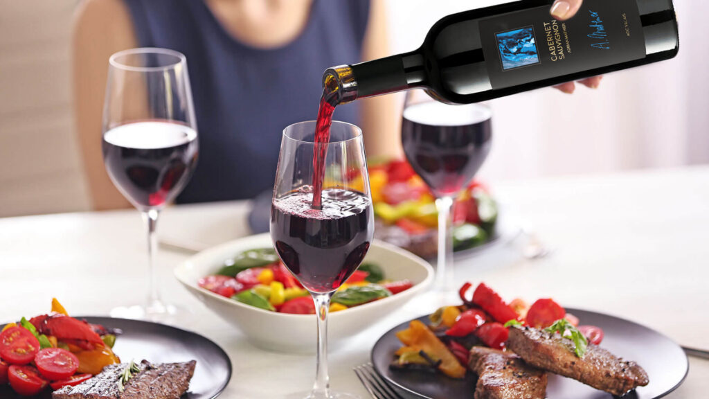 Cabernet Sauvignon serviert zu Speisen – passende Wein-Speise-Kombination