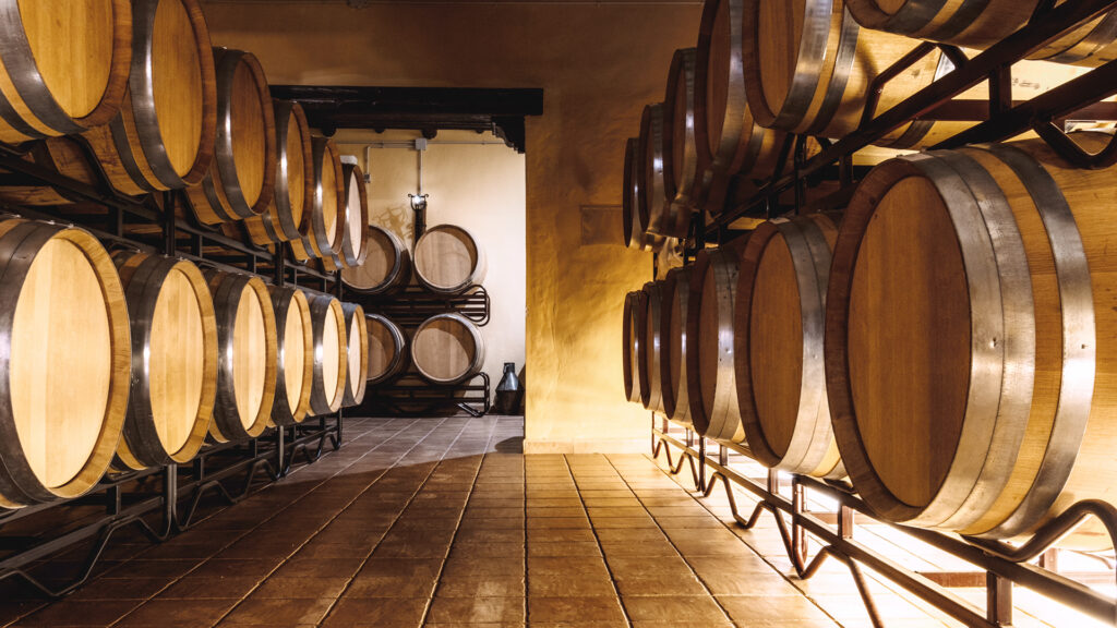 Eichenfass im Weinkeller, Ausbau von Rotwein zur Entwicklung von Gerbstoffen