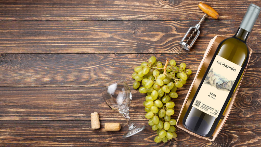 Heida-Wein „Les Pyramides“ mit Trauben – charaktervolle Weissweinlinie