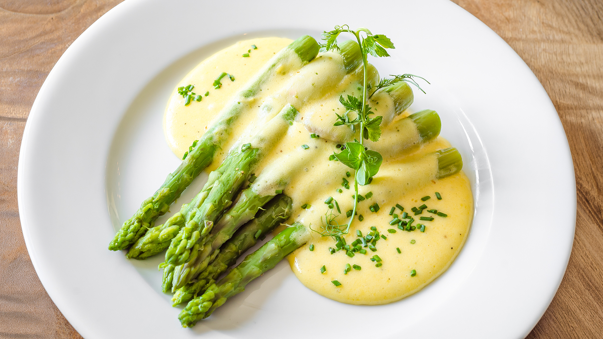 Wunderschone Leichte Sauce Zu Grunem Spargel Ebenbild